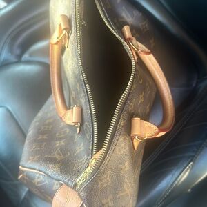 Louis Vuitton speedy bag